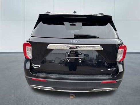 Used 2023 Ford Explorer XLT image 3