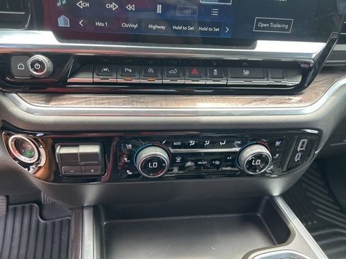 Used 2024 Chevrolet Silverado 1500 LTZ image 25