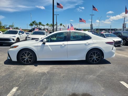 Used 2022 Toyota Camry SE FWD image 7