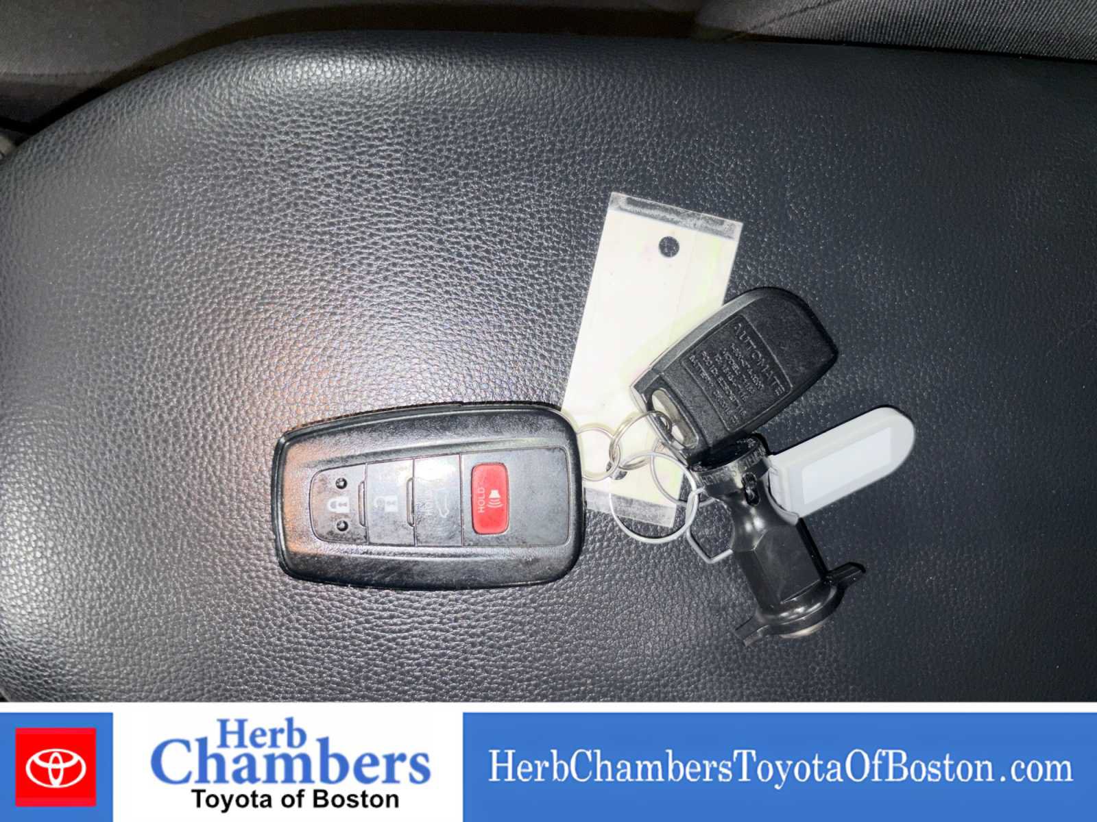 Used 2021 Toyota RAV4 XLE w/ Convenience Package AWD/4WD image 10