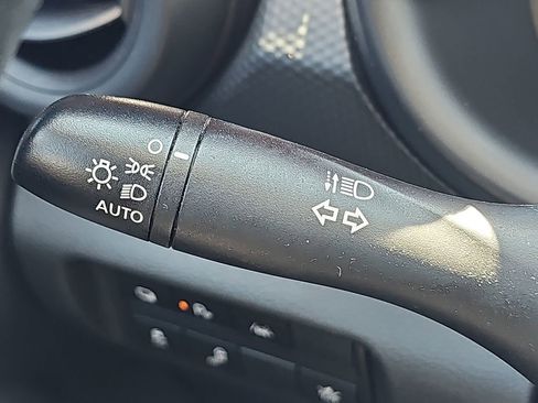 Used 2022 Nissan Kicks S image 28