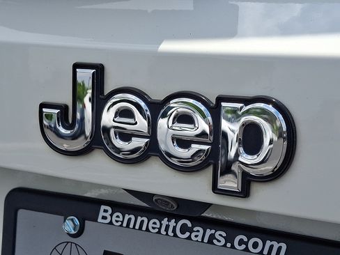 Used 2018 Jeep Renegade Latitude w/ Cold Weather Group AWD/4WD image 32