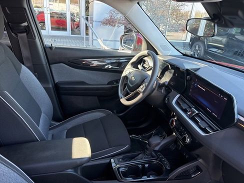 Used 2025 Chevrolet TrailBlazer LT image 30