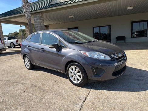 Used 2013 Ford Fiesta SE image 2