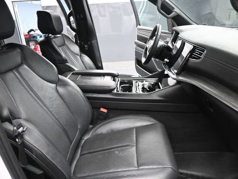 Used 2024 Jeep Wagoneer L Series II w/ Flexible Seating Group AWD/4WD image 21