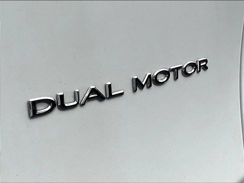 Used 2024 Tesla Model Y Long Range AWD/4WD image 24