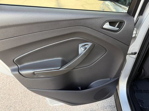 Used 2018 Ford Escape SE w/ SE Sync 3 Package FWD image 11