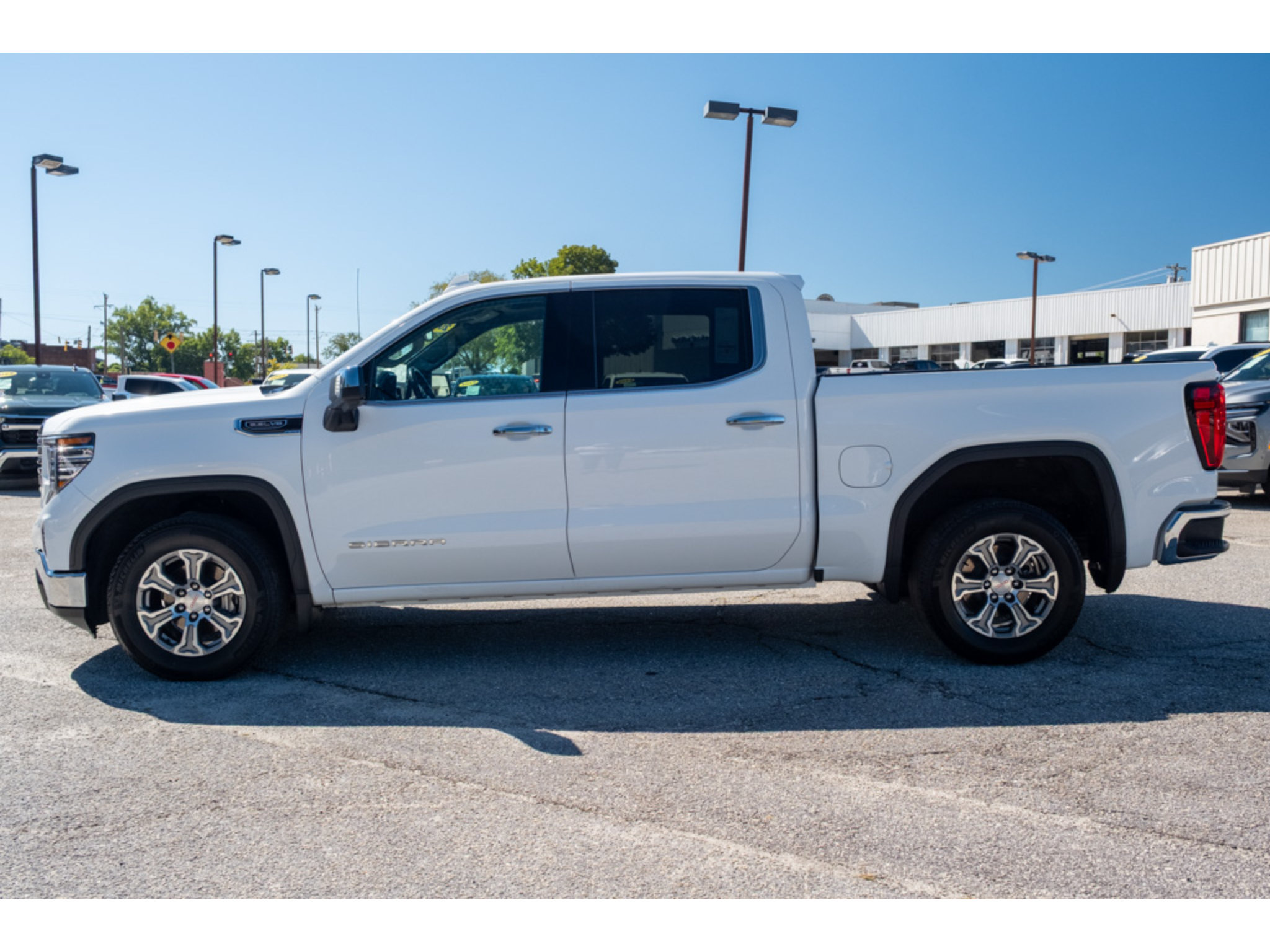 Used 2025 GMC Sierra 1500 SLT RWD image 5