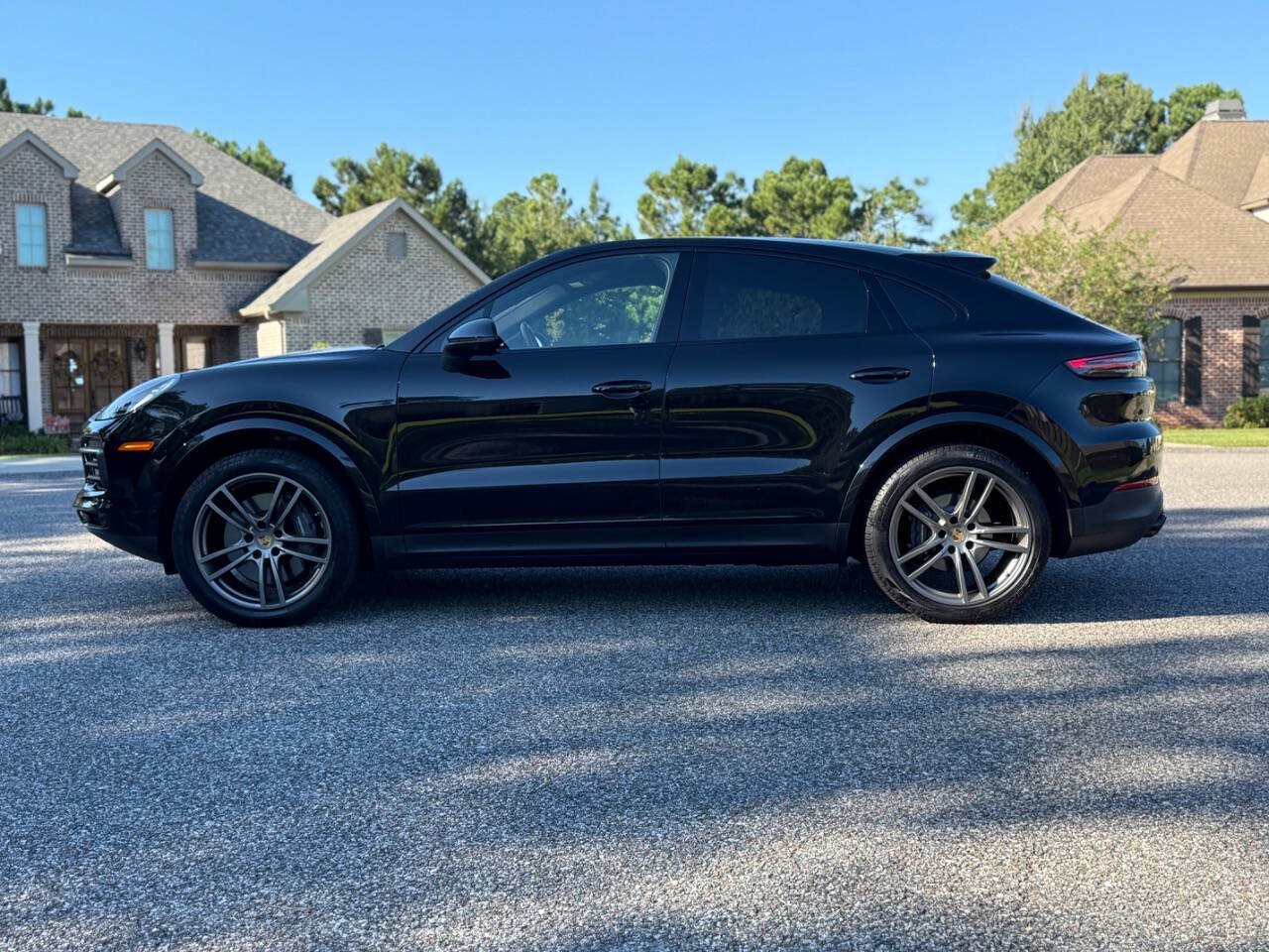 Used 2023 Porsche Cayenne Platinum Edition AWD/4WD image 2