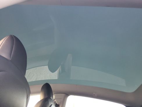 Used 2022 Tesla Model Y Performance image 9