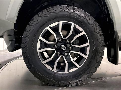 Certified 2022 Toyota Tacoma 4x4 Double Cab image 9