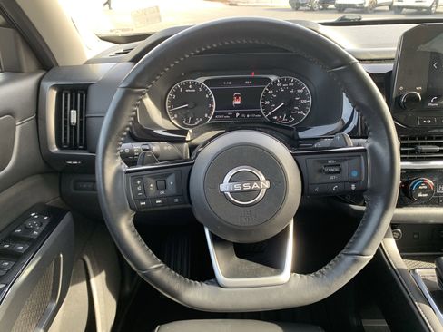 Used 2022 Nissan Pathfinder SL w/ SL Premium Package image 18