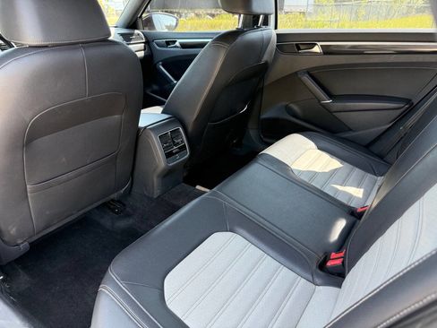 Used 2018 Volkswagen Passat 3.6 image 15
