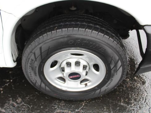 Used 2022 GMC Savana 2500 image 37