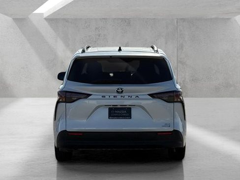 Used 2023 Toyota Sienna XLE image 6