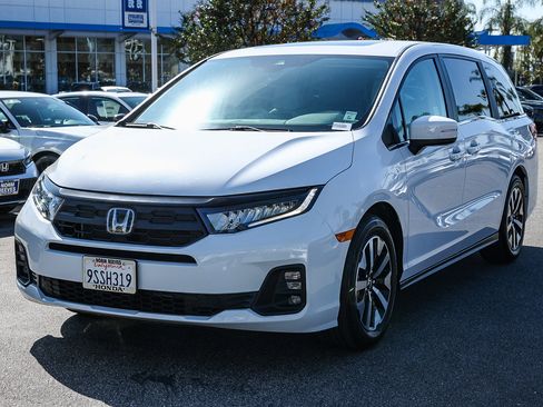 Used 2025 Honda Odyssey EX-L image 3