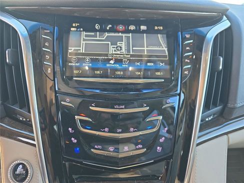 Used 2018 Cadillac Escalade Luxury image 27
