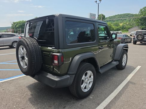 Used 2022 Jeep Wrangler Sport AWD/4WD image 3
