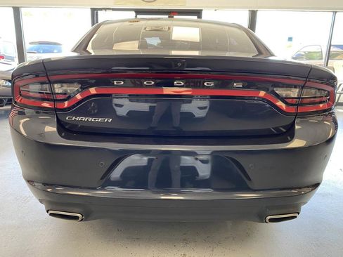 Used 2019 Dodge Charger SXT image 10