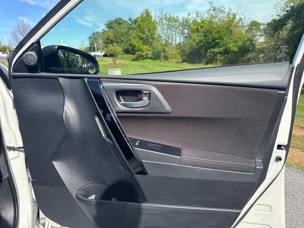 Used 2017 Toyota Corolla iM w/ Carpet Mat Package FWD image 6