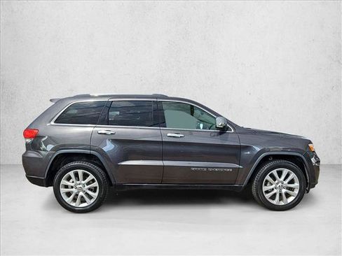 Used 2017 Jeep Grand Cherokee Limited AWD/4WD image 4