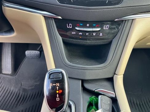 Used 2019 Cadillac XT5 FWD image 26