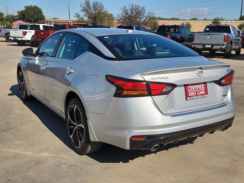 Used 2023 Nissan Altima 2.5 SR w/ SR Premium Package image 2