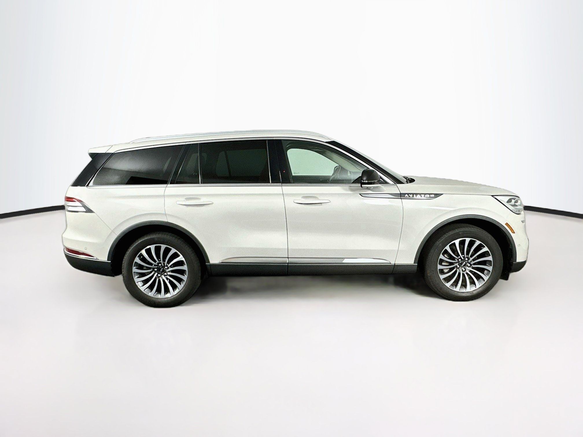 Used 2023 Lincoln Aviator Reserve w/ Equipment Group 201A AWD/4WD image 10