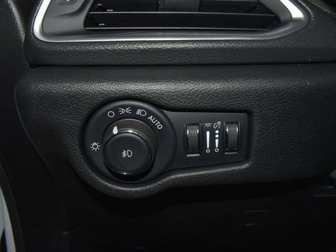 New 2026 Chrysler Pacifica Pinnacle w/ Trailer Tow Group AWD/4WD image 15