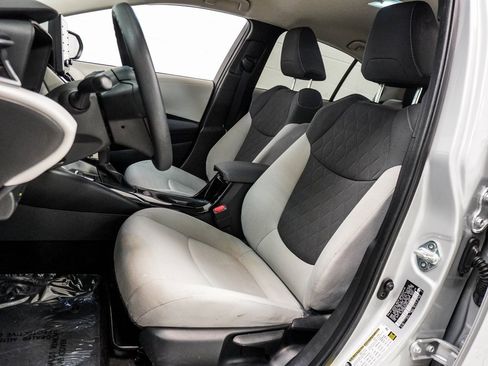 Used 2022 Toyota Corolla LE image 6