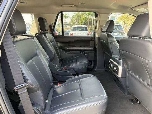 Used 2024 Ford Expedition XLT image 30