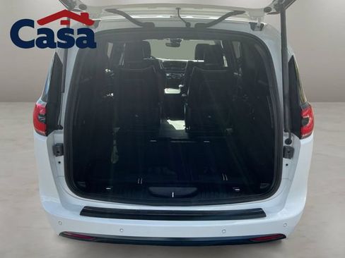 Used 2023 Chrysler Pacifica Limited w/ Uconnect Theater Family Group FWD image 23