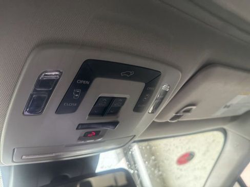 Used 2021 Toyota Sienna XLE FWD image 22