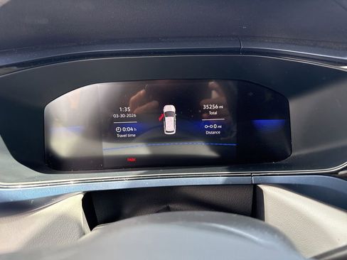 Used 2023 Volkswagen Taos SE w/ Panoramic Sunroof Package image 10