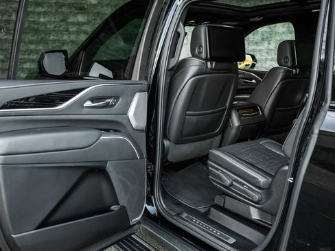 Used 2023 Cadillac Escalade ESV V image 20