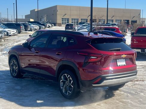 Used 2025 Chevrolet Trax LT w/ Driver Confidence Package image 9