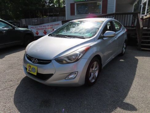 Used 2013 Hyundai Elantra GLS w/ Preferred Pkg FWD image 2