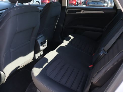 Used 2018 Ford Fusion SE FWD image 17