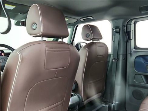 Used 2025 Volkswagen ID. Buzz Pro S image 32