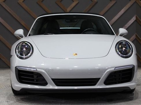 Used 2018 Porsche 911 Targa 4S image 4
