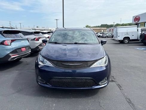 Used 2020 Chrysler Pacifica Touring w/ S Appearance Package FWD image 11