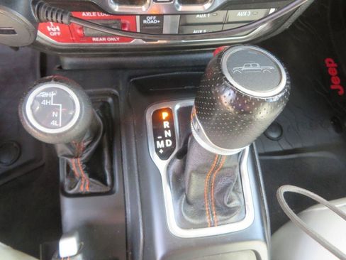 Used 2021 Jeep Gladiator Mojave AWD/4WD image 24