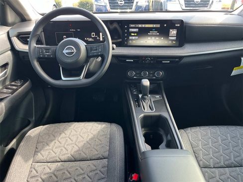 Certified 2025 Nissan Kicks SV image 17