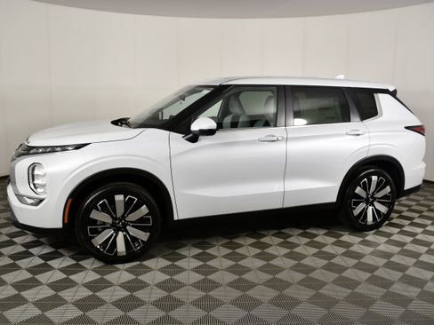 New 2026 Mitsubishi Outlander SE AWD/4WD image 9