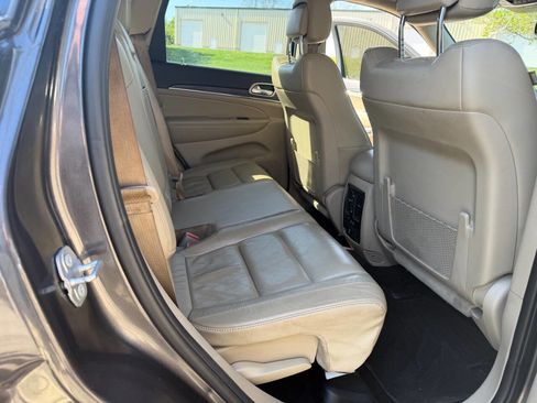 Used 2019 Jeep Grand Cherokee Limited AWD/4WD image 12