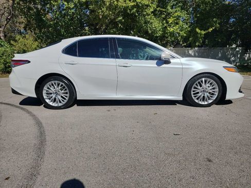 Used 2019 Toyota Camry XSE image 10
