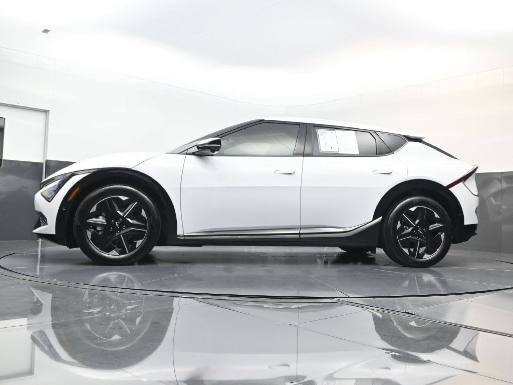 Used 2025 Kia EV6 Wind RWD image 26