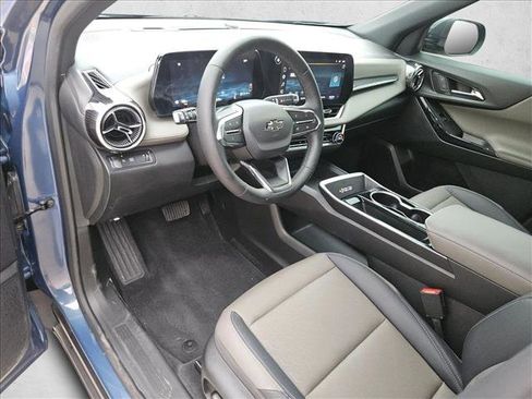 Used 2025 Chevrolet Equinox LT w/ Convenience Package II FWD image 14