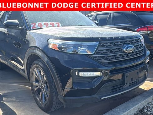Used 2022 Ford Explorer XLT w/ Equipment Group 202A image 3