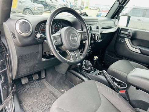 Used 2016 Jeep Wrangler Unlimited Sahara w/ Max Tow Package AWD/4WD image 6